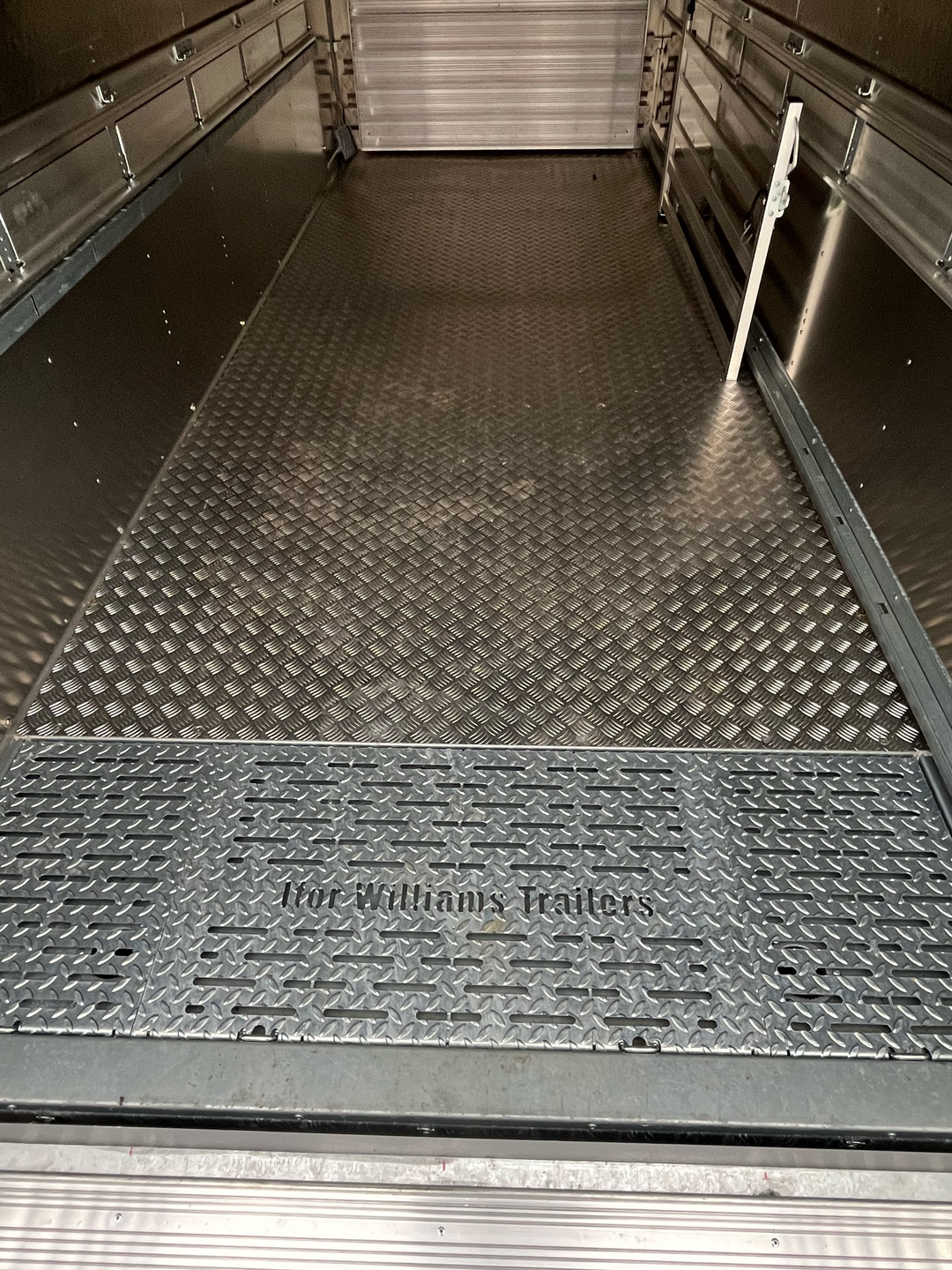 Ifor Williams TA510G3 16'x6’ Livestock Trailer