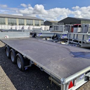 Ifor Williams LM187 flatbed trailer with three axles and headboard