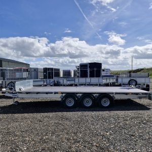 Ifor Williams LM187 flatbed trailer, tri-axle, view 4