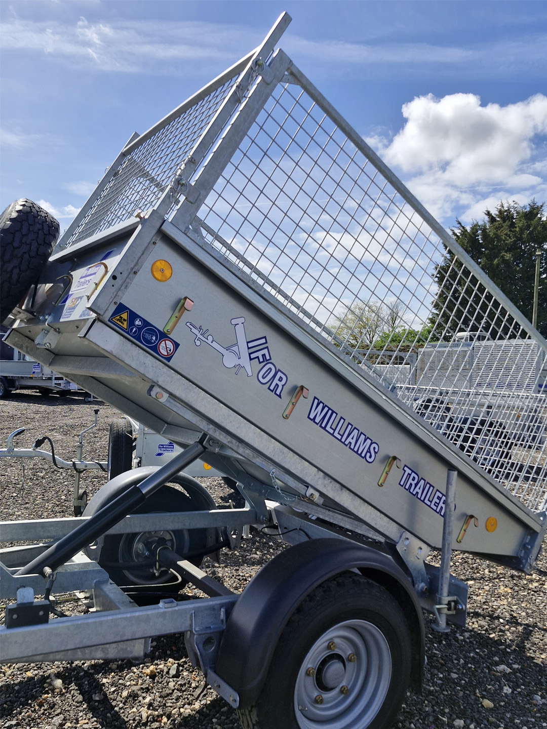 Ifor Williams TT2012 Tipper Trailer with mesh side extensions and manual tipping mechanism